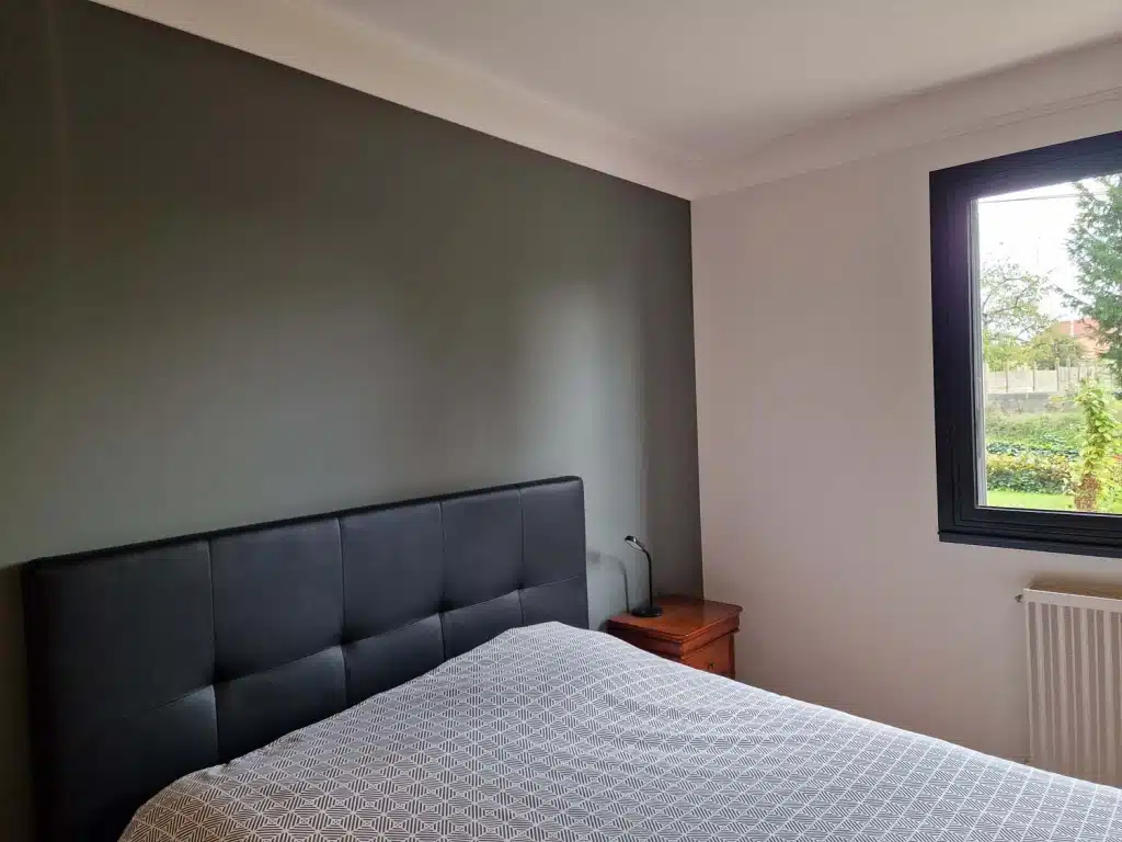 Mise en peinture chambre adulte.