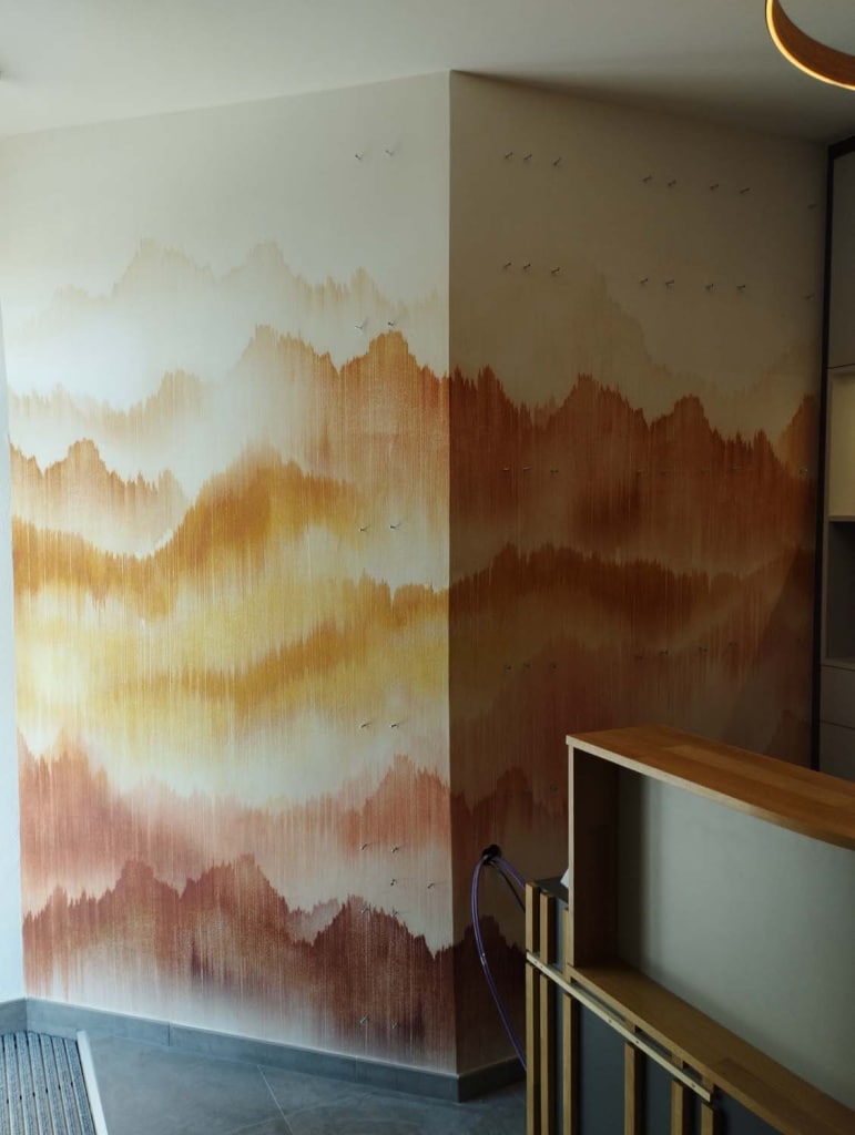 Tapisserie panoramique dans une maison.