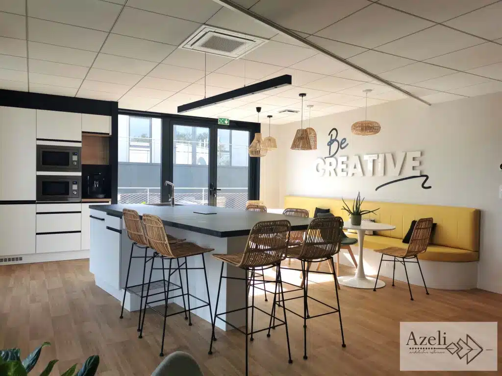 A l’agence Morgane Communication aux Herbiers, réalisation sols et peintures. 