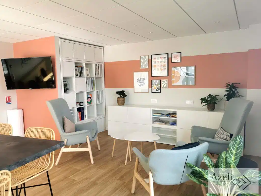 A l’agence Morgane Communication aux Herbiers, réalisation sols et peintures. 