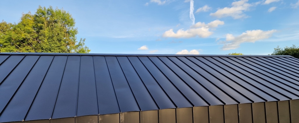 Changement de couleur d’un bac acier en noir (Ral 9005).